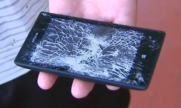 520-Lumia-shattered-glass